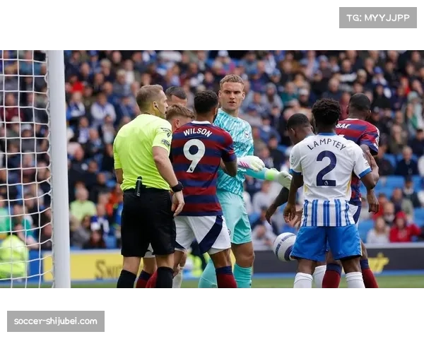 摩纳哥球员亮相巴黎时装周 引发球迷热议与围观